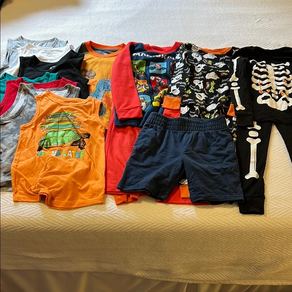 Lot of Boys size XS / 4 - 5 clothes - Picture 1 of 4